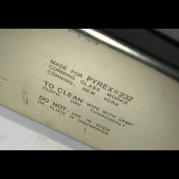 COPY - Vintage PYREX #232 with Metal Carrier - Picture 2 of 4